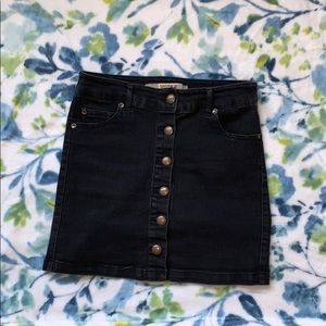 SOLD ON M E R C A R. I